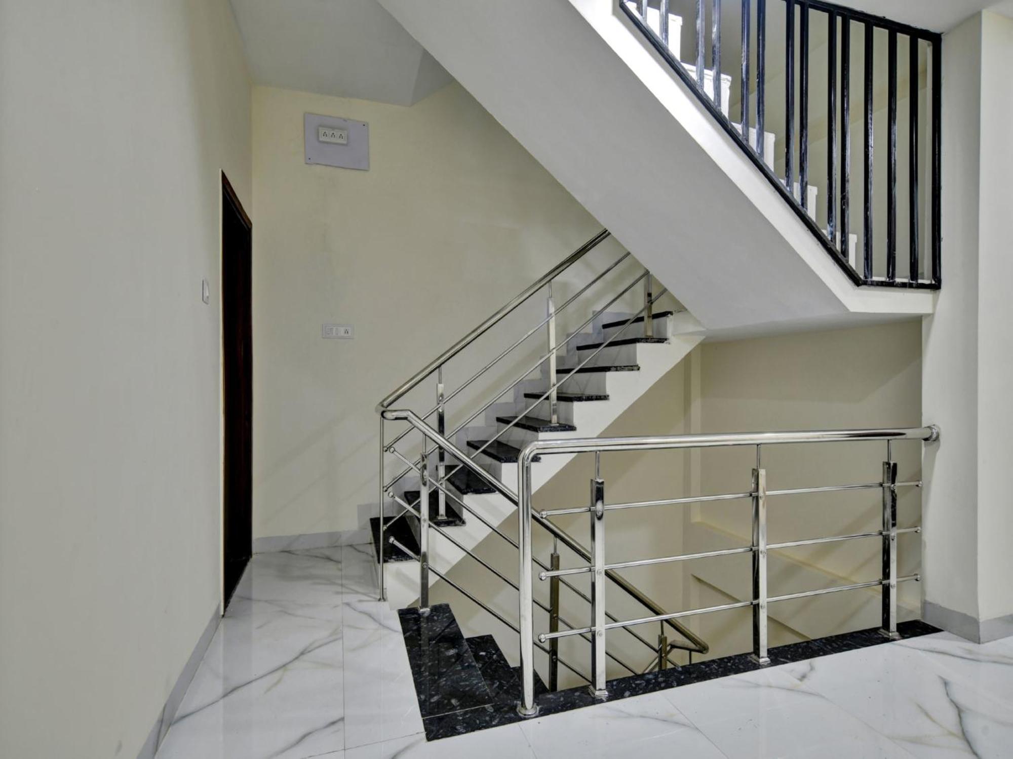 Oyo Hotel Dr Greens Indore Exterior photo