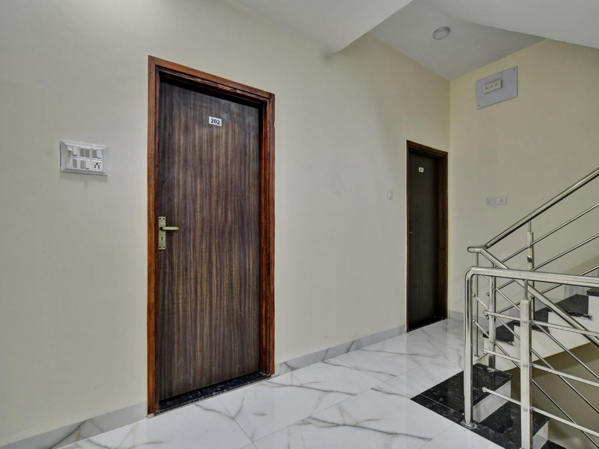 Oyo Hotel Dr Greens Indore Exterior photo