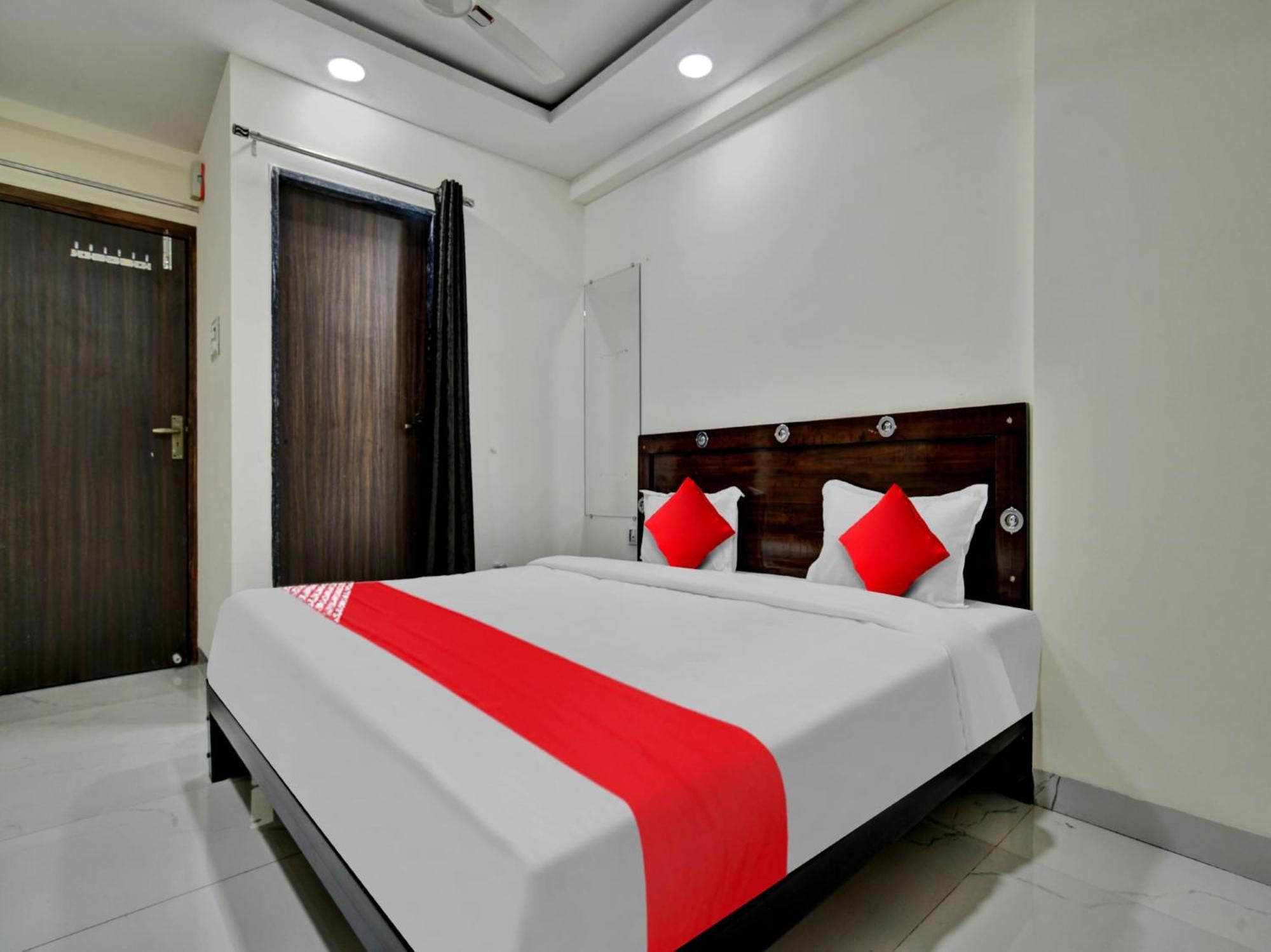 Oyo Hotel Dr Greens Indore Exterior photo